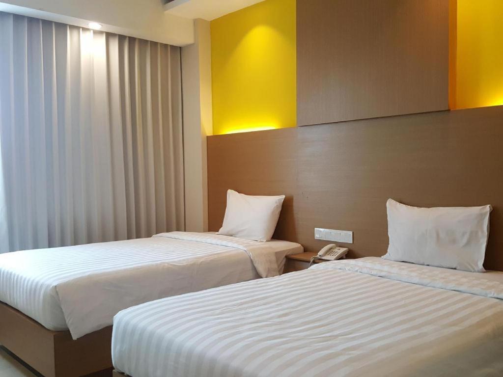 מדיון Kharisma Hotel מראה חיצוני תמונה