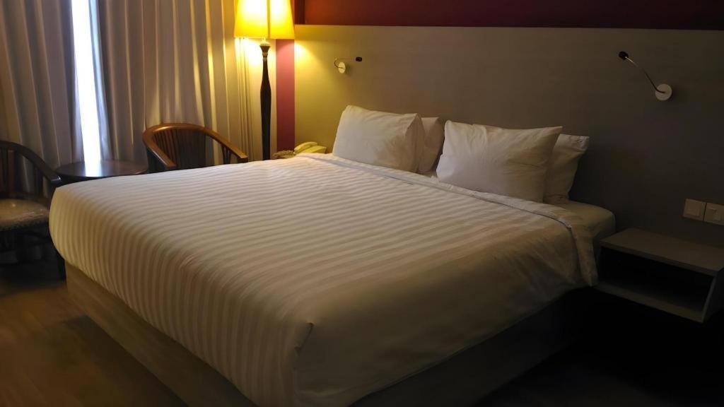 מדיון Kharisma Hotel מראה חיצוני תמונה